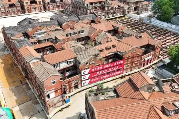 Shanghai relocates 7,500-ton historic complex using 432 walking robots VIDEO
