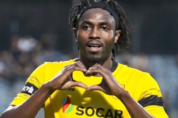 Neftçi futbolçusu ilə yollarını ayırdı