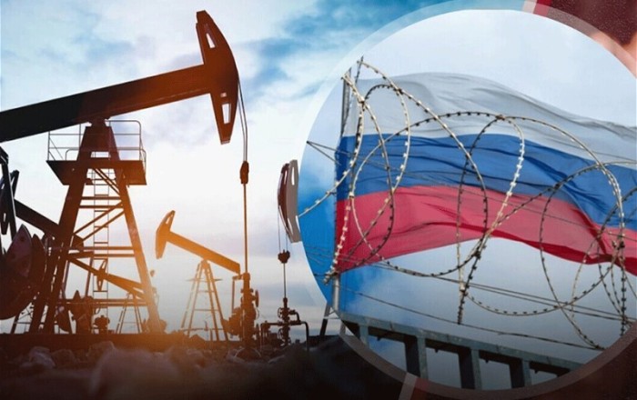 Еврокомиссия предложит плавающий потолок цен на российскую нефть