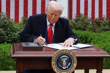 Politico: Трамп введет санкции против РФ лишь при расширении его полномочий