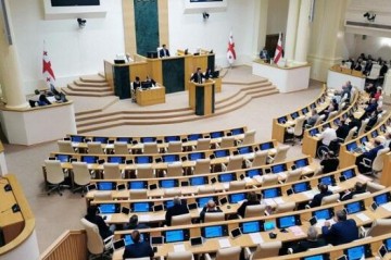Парламент Грузии прекратил полномочия 12 депутатов