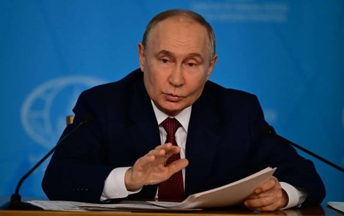 Putinlə gərgin danışıqlar başlayır