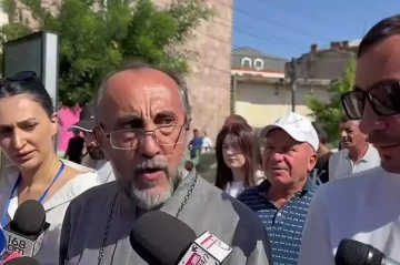 Armenian cleric facing overthrow charges stays behind bars after appeal fails