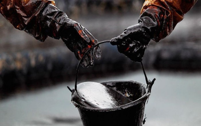 Цена нефти на мировых рынках приблизилась к 73 долларам