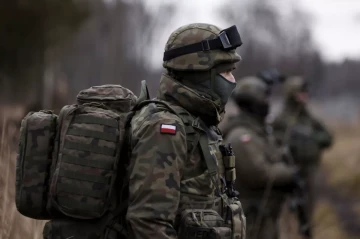 Poland deploys 5,000 soldiers to border with Germany in asylum tightening bid