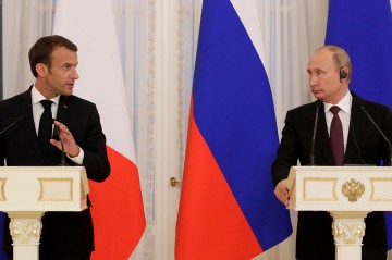 Путин и Макрон поговорили впервые за три года