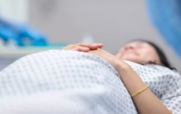 Qadının doğuş zamanı ölümünün səbəbi açıqlandı