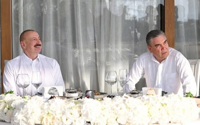 İlham Əliyev və Berdiməhəmmədov birgə nahar etdi