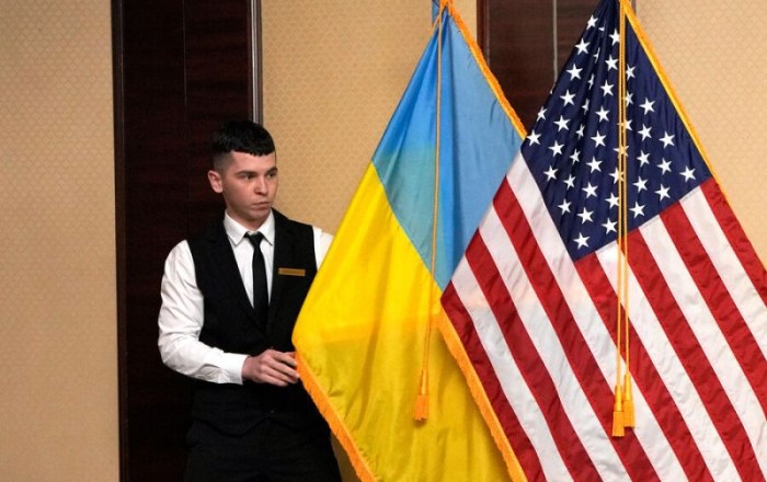 На Украине предложили заменить посла в США после приостановки поставок оружия
