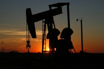 Нефть подешевела
