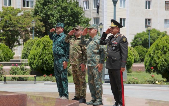 Hərbi prokuror sərhədçilərlə birlikdə