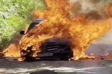 Tovuzda “Mercedes” belə yandı -