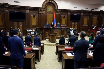 В парламенте Армении произошла потасовка, в заседании объявили перерыв
