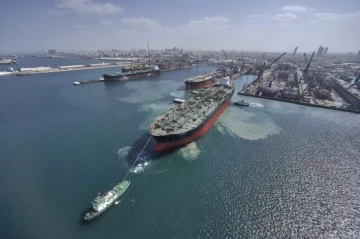 EU removes sanctions on LNG vessels following break with Russian projects