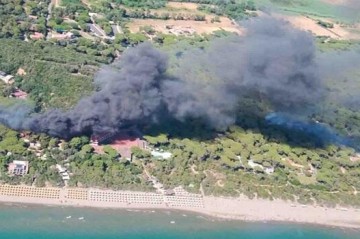 Fire erupts at Italian tourist camp: 600 evacuated