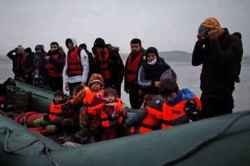 Media: French police slash migrant dinghies at sea in major policy shift Video