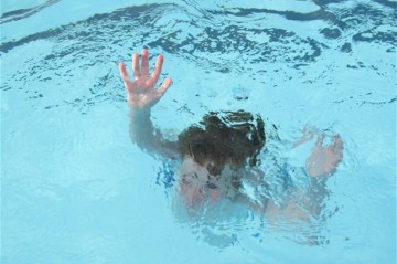 В Габале 4-летний ребенок утонул в бассейне