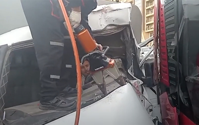 Xətaidə avtobusla avtomobil toqquşdu -