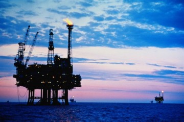 Цена азербайджанской нефти приблизилась к 76 долларам