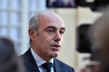 Французского депутата, известного критикой Макрона, нашли повешенным