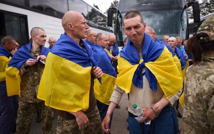 Zelensky: Hundreds freed in prisoner swaps