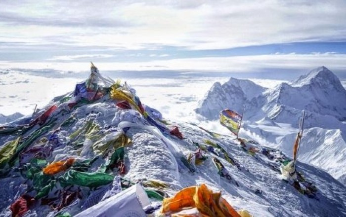 Savalanda itkin düşən alpinistlər xilas edildi