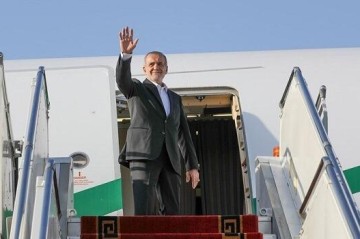 Pezeshkian farewelled by honor guard at Fuzuli Airport