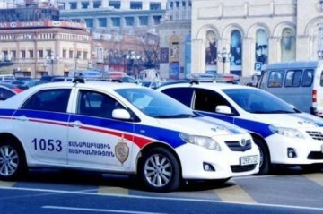 İrəvanda naməlum şəxs polis maşınını qaçırdı