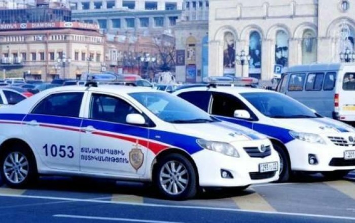 İrəvanda naməlum şəxs polis maşınını qaçırdı