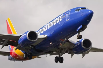 Boeing 737 in US abruptly avoids mid-air collision — crew hurt