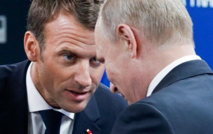 Путин и Макрон провели телефонный разговор