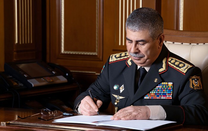 Azerbaijani Defense Minister expresses condolences to Türkiye