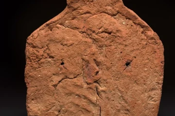 Archaeologists uncover 4,000-year-old handprint on ancient Egyptian clay model PHOTO