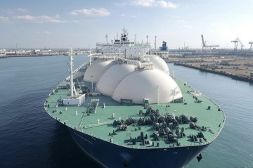 European LNG imports rise 41% in June, on track for record year
