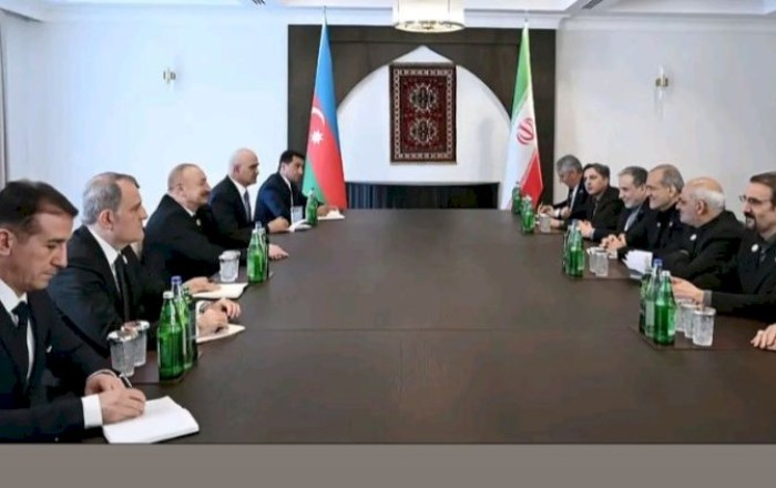 Pezeşkianla Xankəndi görüşündə divarda asılan xalçanın MESAJI