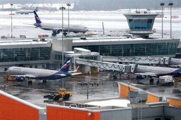 Mass flight cancellations at Sheremetyevo Airport