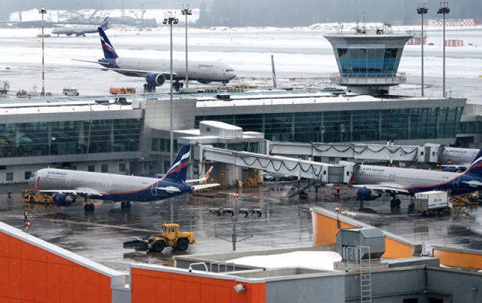Mass flight cancellations at Sheremetyevo Airport