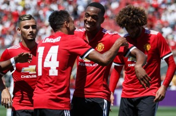 Manchester United secures the signing of Brian Mbeumo
