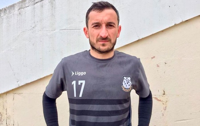 Baş məşqçi instaqramda futbolçu axtarışı elanı ilə gündəm oldu - Foto