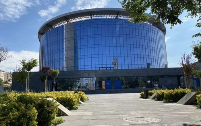 Ermənistanda bu binanın Samvel Karapetyandan müsadirəsi istənildi