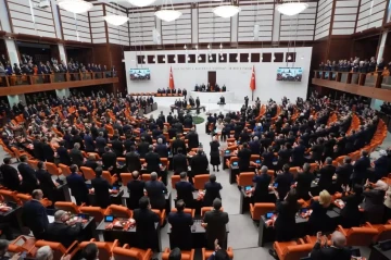 Türkiyə parlamentində 100-dən çox deputat xəstəxanaya yerləşdirildi