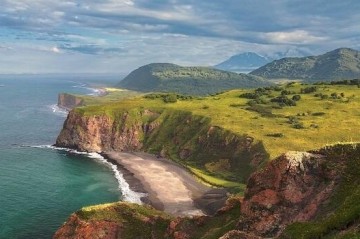Strong quake strikes Kamchatka, Russia