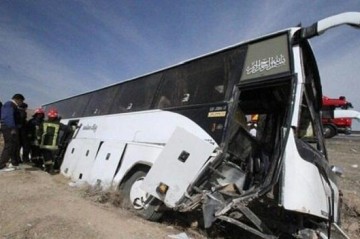 Bus carrying Iranian pilgrims crashes, 4 killed