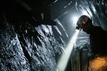 Russian strikes trap 148 miners underground in Donetsk region