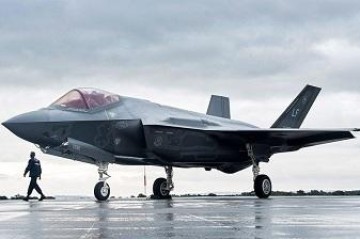 British F-35 fighter makes emergency landing in Japan