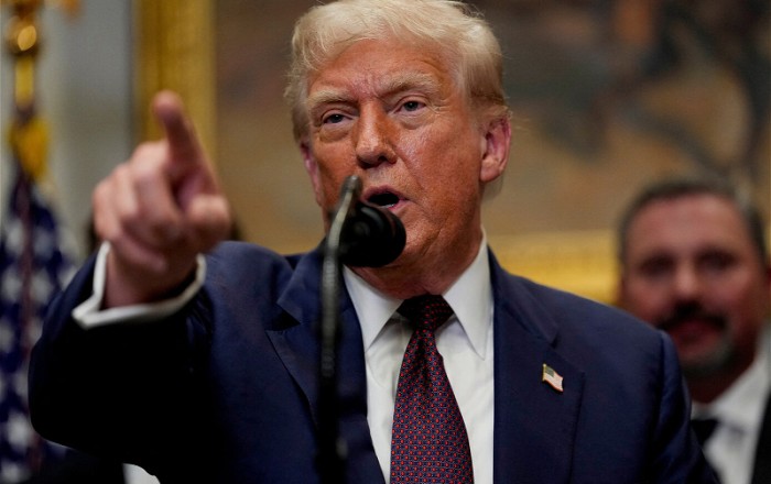 Трамп обвинил лидера демократов в сенате в шантаже и послал его «к черту»