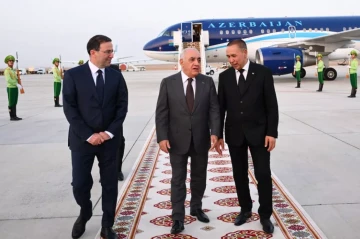 Azerbaijani Prime Minister arrives in Turkmenistan for working visit PHOTO