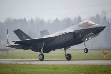 Swiss lawmakers call for cancellation of F-35 deal after US slaps harsh tariffs