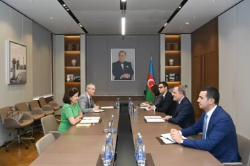 Azerbaijani FM bids farewell to French ambassador