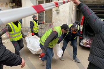 43 yaşlı kişi evdə ölü tapıldı